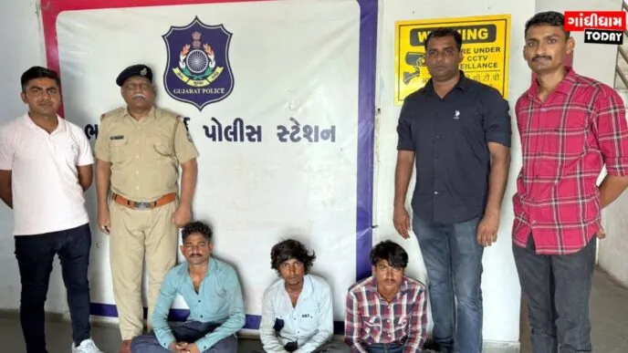 ભચાઉ પોલીસે ગણતરીના કલાકોમાં લૂંટનો ગુનો ઉકેલ્યો, ત્રણ આરોપીની ધરપકડ