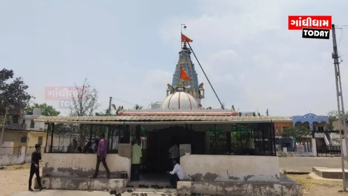 Locals protest against construction of water tank in Gandhidham