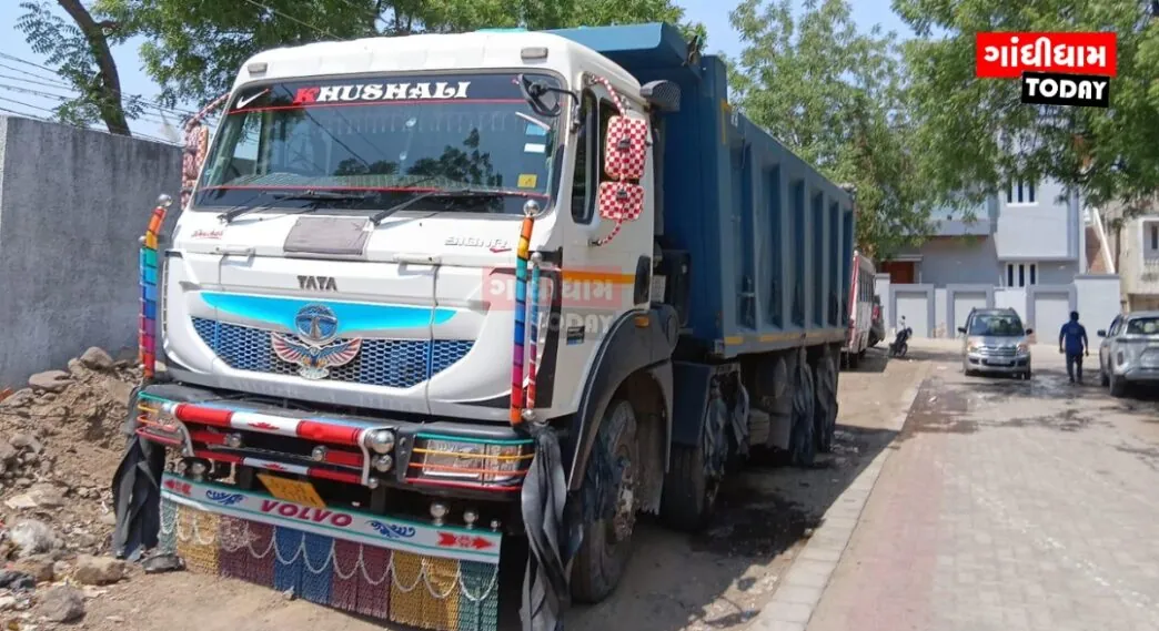 કચ્છમાં ગેરકાયદેસર ખનીજ વહન કરતી પાંચ ટ્રકો ઝડપાઈ, રૂ. ૧.૧૧ કરોડનો મુદ્દામાલ સીઝ