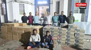 વરસામેડી : રબર પાઉડરની આડમાં દારૂની હેરાફેરીનો પર્દાફાશ, બે ઝડપાયા, ચાર ફરાર