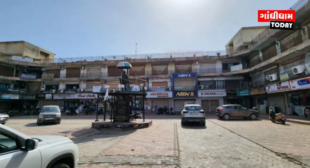 ગાંધીધામ: ગાંધીમાર્કેટ સહિત 15 જર્જરિત ઇમારતોને તોડી પાડવા નોટિસ અપાઈ