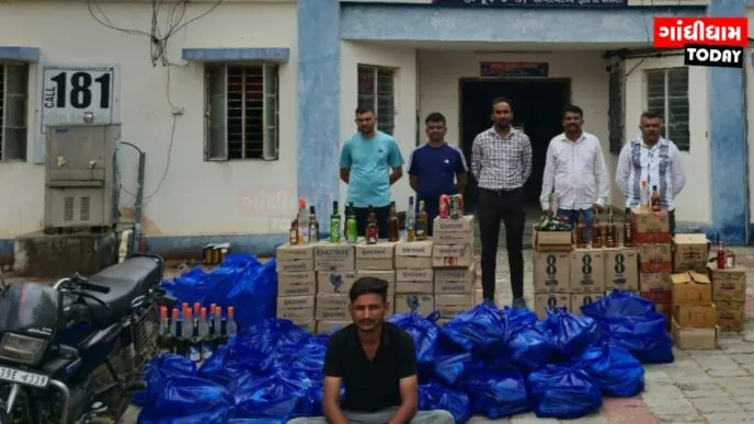 રાપરમાં દારૂનો કટિંગ કરતા પહેલાં એલસીબીનો છાપો