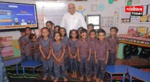 સરહદી ગામ કુરનમાં નાના ભૂલકાઓની આંગળી પકડી શાળામાં પાપા પગલી કરાવતા મુખ્યમંત્રીશ્રી ભૂપેન્દ્ર પટેલ