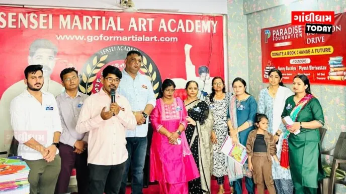 આદિપુર ખાતે પેરેડાઇઝ ફાઉન્ડેશન દ્વારા 350 થી વધુ વિદ્યાર્થીઓને નિઃશુલ્ક નોટબુક અને પુસ્તકોનું વિતરણ