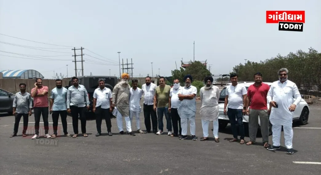 કંડલા અને તુણા પોર્ટ પર લોડિંગ કામગીરી ઠપ: ટ્રાન્સપોર્ટરોની અનિશ્ચિત હડતાળ શરૂ