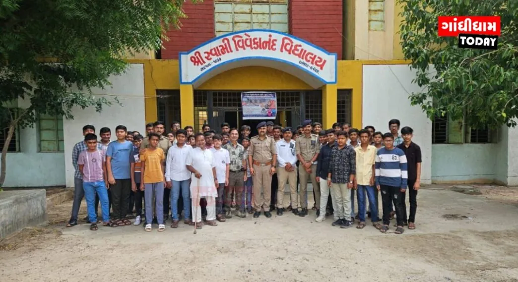 ટ્રાફિક જાગૃતિ: અંજારની સ્વામી વિવેકાનંદ સ્કૂલમાં વિશેષ કાર્યક્રમ યોજાયો