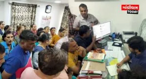 ગાંધીધામના ૪૦૦ ક્વાર્ટર વિસ્તારમાં પાણી અને સ્વચ્છતાની સમસ્યાથી પ્રજા પરેશાન: મહાનગરપાલિકા કચેરીનો ઘેરાવો