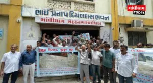 ગાંધીધામ: ગુરુકુળ વિસ્તારમાં રસ્તા અને સફાઈ મુદ્દે સ્થાનિકોનો મહાપાલિકાને અલ્ટીમેટમ