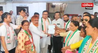 ગાંધીધામમાં કોંગ્રેસ દ્વારા મહાનગરપાલિકા સામે ઉગ્ર વિરોધ પ્રદર્શન: અનેક સમસ્યાઓનો તાત્કાલિક ઉકેલ લાવવાની માગ