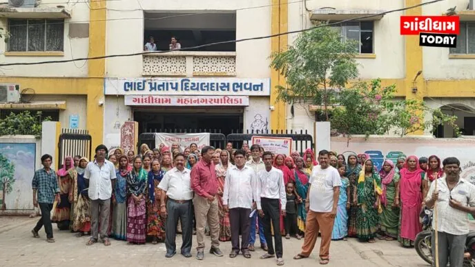 ગાંધીધામ: 135 સફાઈ કામદારોની રોજી છીનવાઈ