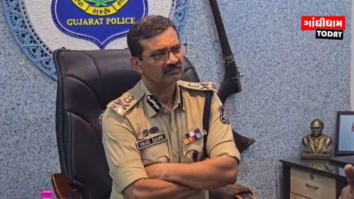 કચ્છના સંવાદ" : ડીજીપી વિકાસ સહાયે રજૂઆતો સાંભળી, અધિકારીઓને સંમાનિત કર્યા