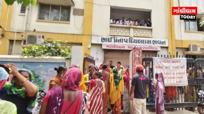 ગાંધીધામ : વિકાસના દાવાઓ વચ્ચે પ્રાથમિક સુવિધાઓનો અભાવ – સ્થાનિકો ત્રાહિમામ પોકાર્યા