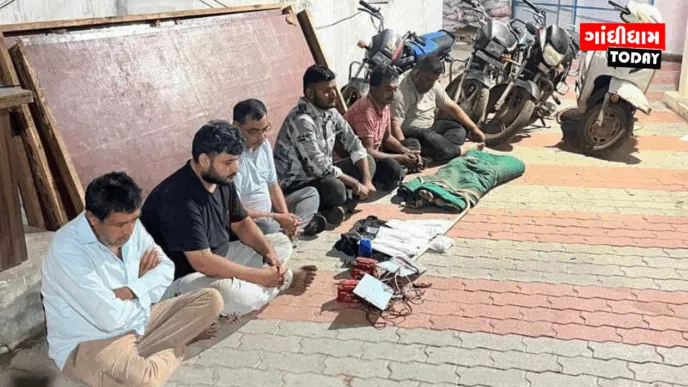 પીપરી ગામમાં SMCનો જુગારધામ પર દરોડો: 6 ઝડપાયા, 11 ફરાર