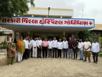પૂર્વમંત્રી વાસણભાઈ આહીરના 68મા જન્મદિવસની રામબાગ સરકારી હોસ્પિટલ ખાતે ફળ વિતરણ સાથે ઉજવણી