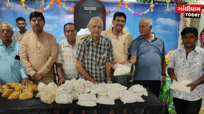 આદિપુરમાં ઓમ શિવ મંડળી દ્વારા શ્રાવણ માસ દરમિયાન મહા અન્નદાનનું આયોજન