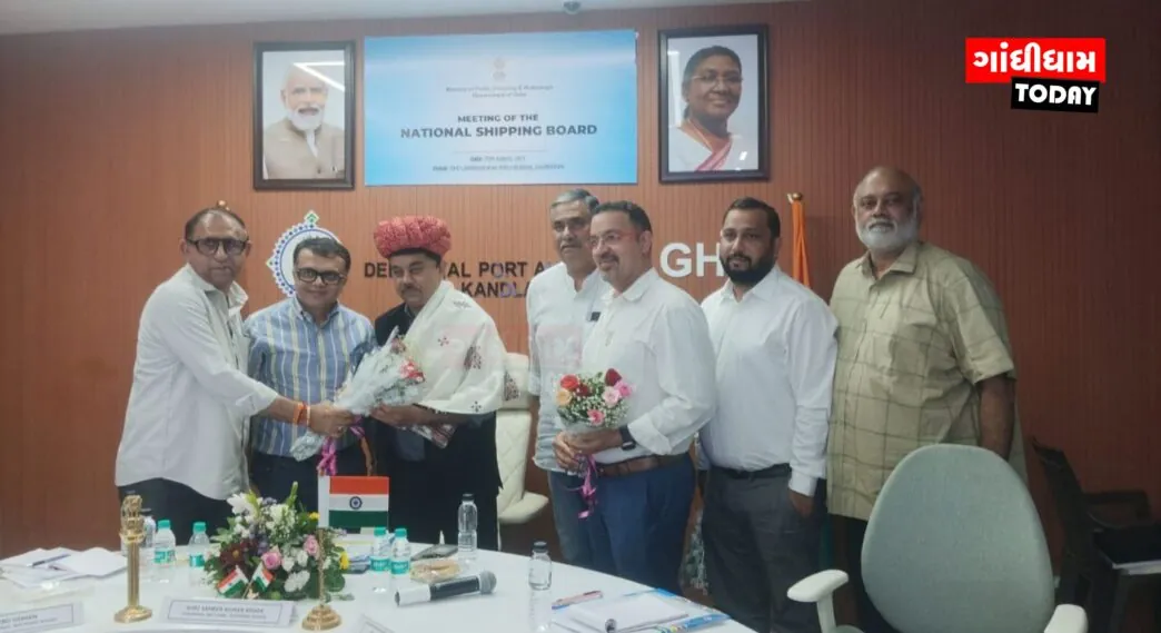 કચ્છમાં કોસ્ટલ હાઈવે અને એરપોર્ટના વિકાસ માટે રજૂઆત: નેશનલ શિપિંગ બોર્ડના ચેરમેનને આવેદનપત્ર