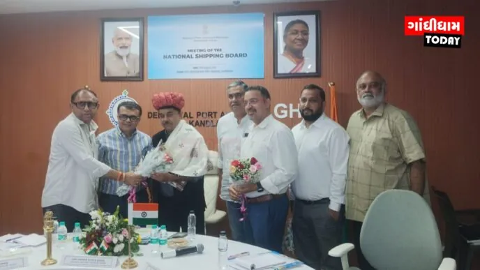 કચ્છમાં કોસ્ટલ હાઈવે અને એરપોર્ટના વિકાસ માટે રજૂઆત: નેશનલ શિપિંગ બોર્ડના ચેરમેનને આવેદનપત્ર