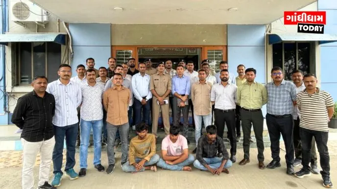 ગાંધીધામ: પડાણા નજીક લૂંટના ઇરાદે થયેલી હત્યાનો ભેદ ઉકેલાયો, ત્રણ આરોપી ઝડપાયા